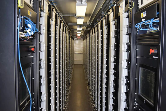 Συσκευασμένο ηλιακό υβριδικό σύστημα 300 KWH 500kwh 1MWH αναστροφέων αποθήκευσης μπαταριών BESS